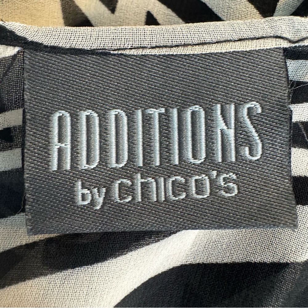 Chico's Black and White Abstract Shawl Coverup - Picture 5 of 6